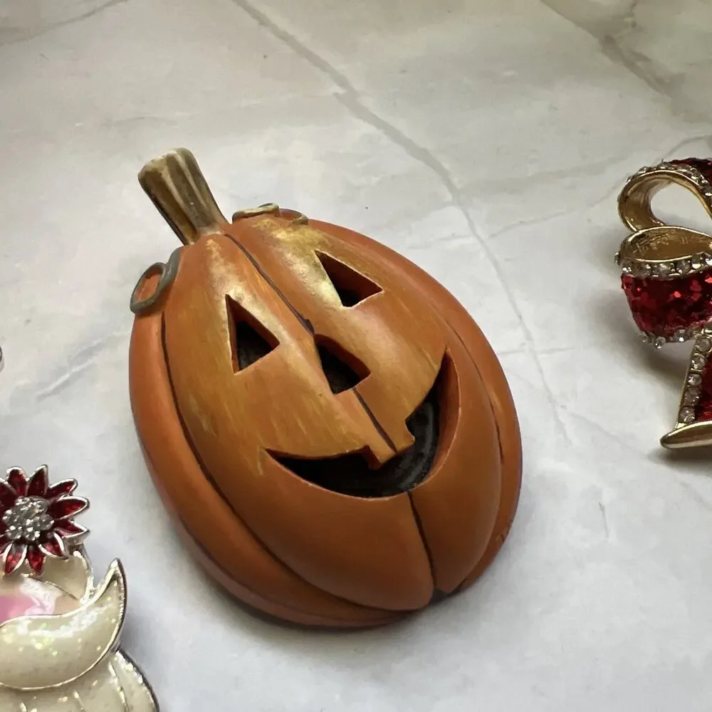 Lot Of 7 Christmas and Halloween brooches and pins preowned